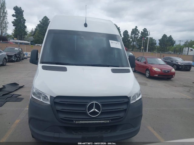 Mercedes-Benz Sprinter 2500 Standard Roof 4-cyl Gas