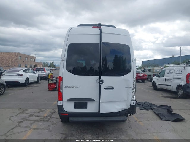 Mercedes-Benz Sprinter 2500 Standard Roof 4-cyl Gas