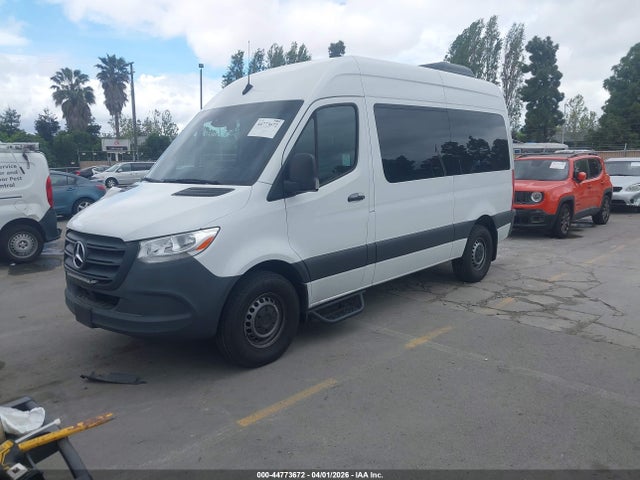 Mercedes-Benz Sprinter 2500 Standard Roof 4-cyl Gas