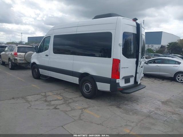 Mercedes-Benz Sprinter 2500 Standard Roof 4-cyl Gas