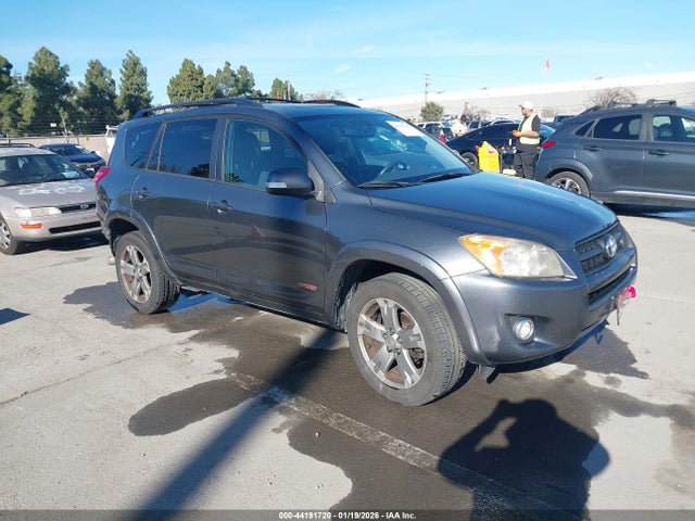 Salvage Toyota RAV4 Image