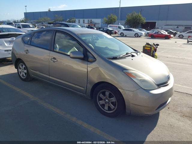 Salvage Toyota Prius Image