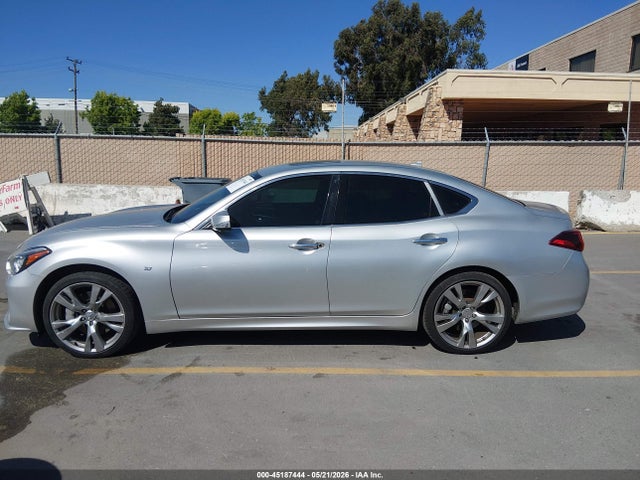 INFINITI Q70 3.7