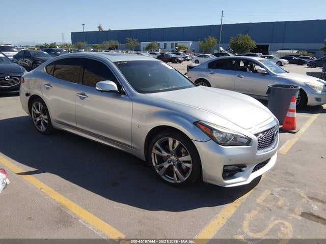 Salvage INFINITI Q70 Image