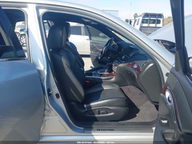 INFINITI Q70 3.7