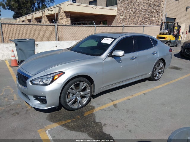 INFINITI Q70 3.7