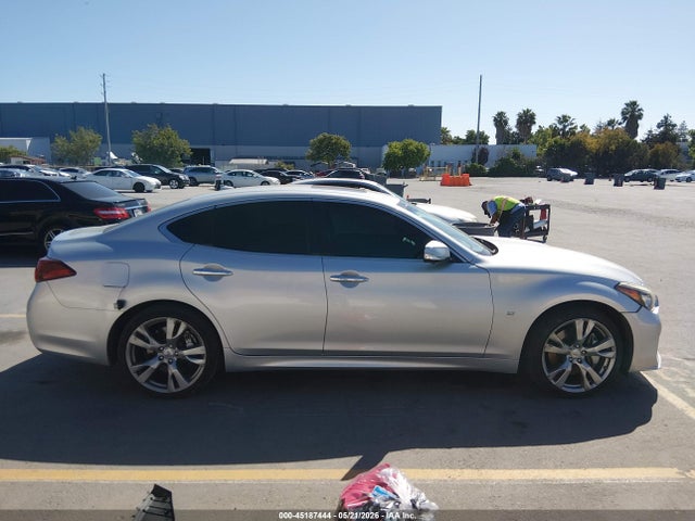 INFINITI Q70 3.7