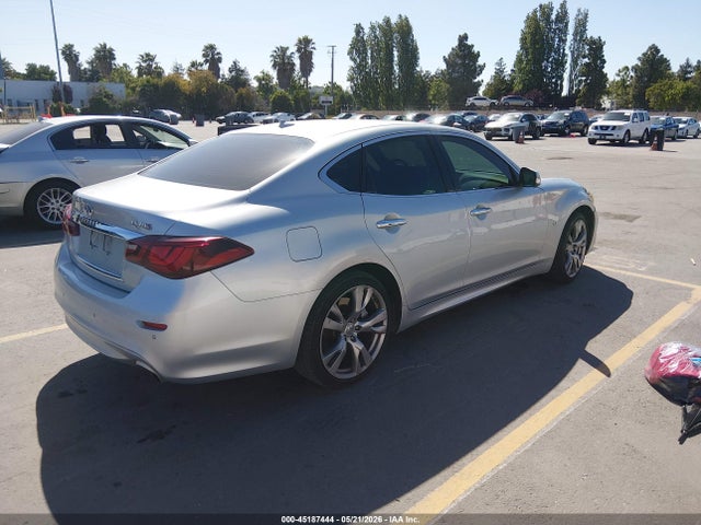 INFINITI Q70 3.7