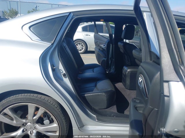 INFINITI Q70 3.7
