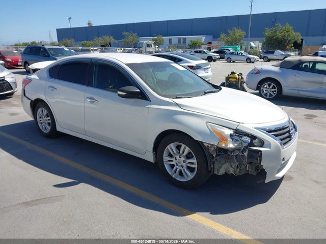 Salvage Nissan Altima Image