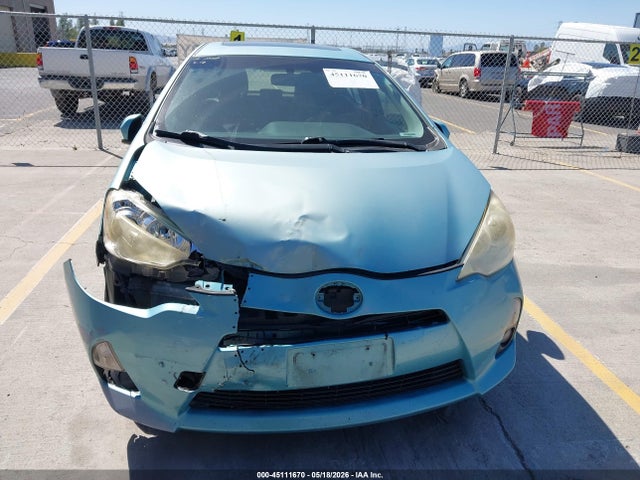 Toyota Prius c Four