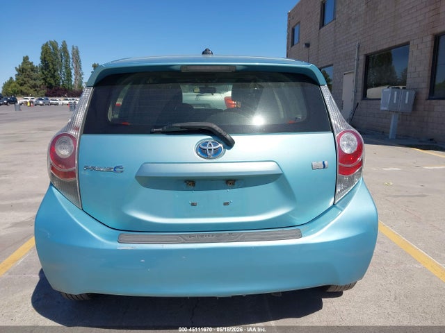 Toyota Prius c Four