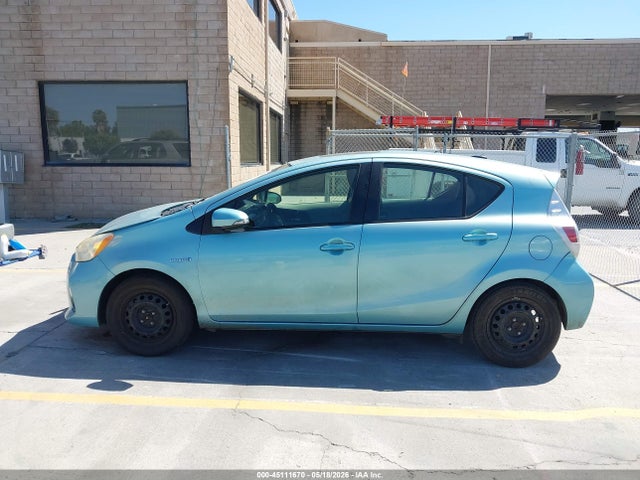Toyota Prius c Four