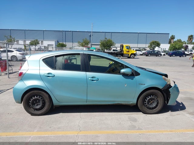 Toyota Prius c Four