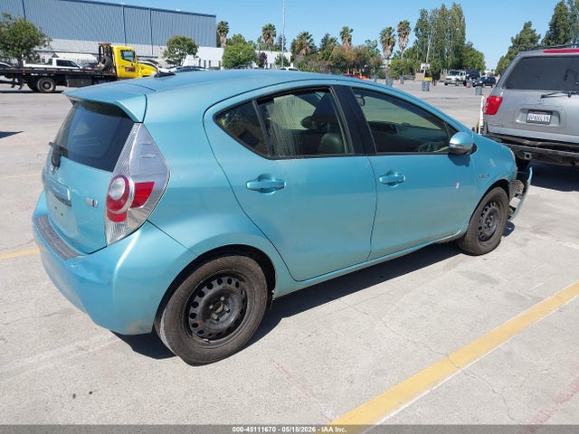 Toyota Prius c Four