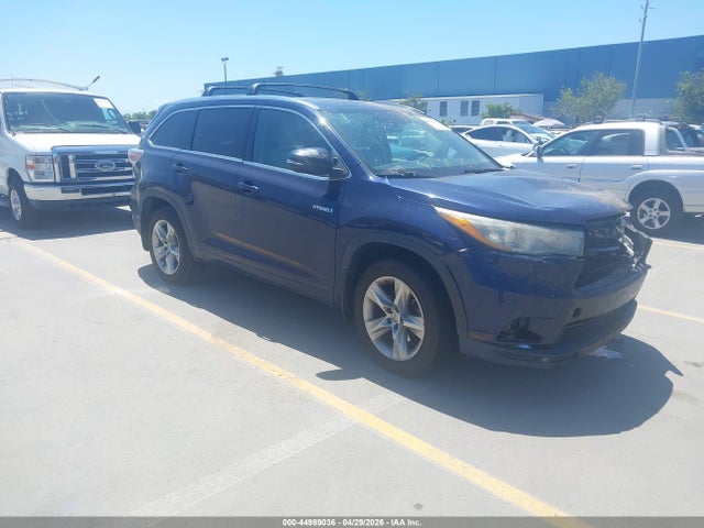 Salvage Toyota Highlander Image