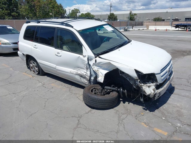 Salvage Toyota Highlander Image