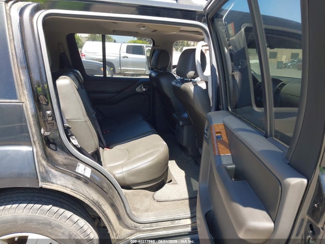 Nissan Pathfinder Le