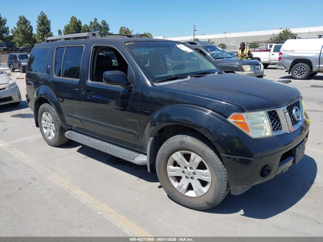 Salvage Nissan Pathfinder Image