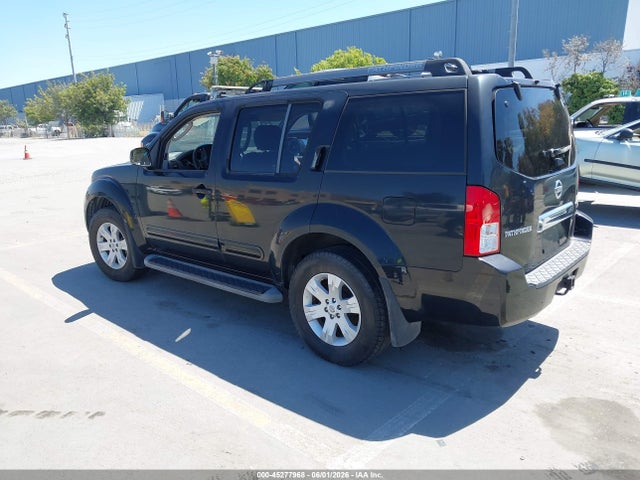 Nissan Pathfinder Le