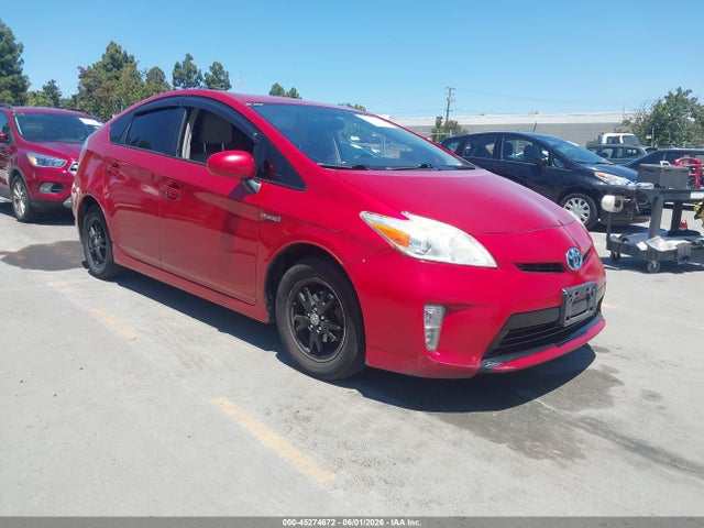Salvage Toyota Prius Image