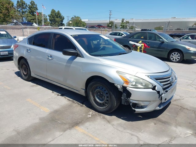 Salvage Nissan Altima Image