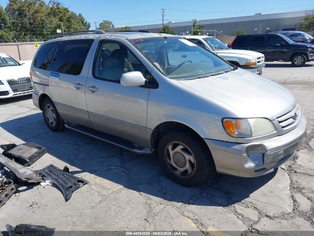Salvage Toyota Sienna Image