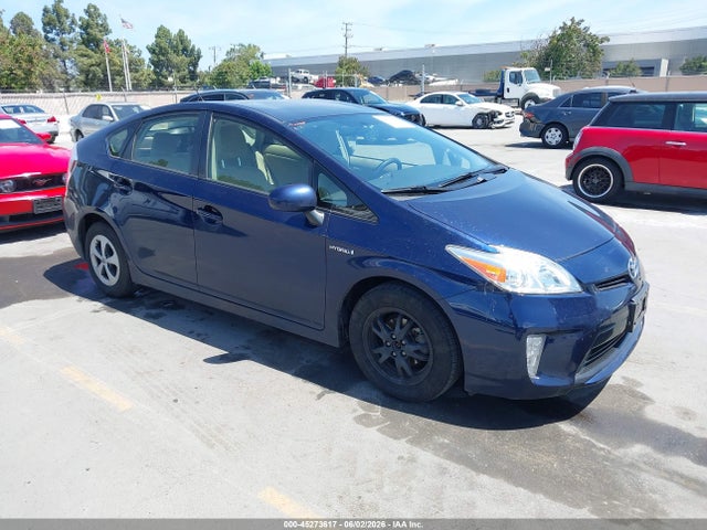 Salvage Toyota Prius Image