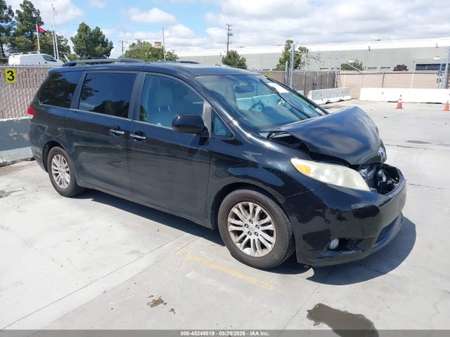 Salvage Toyota Sienna Image