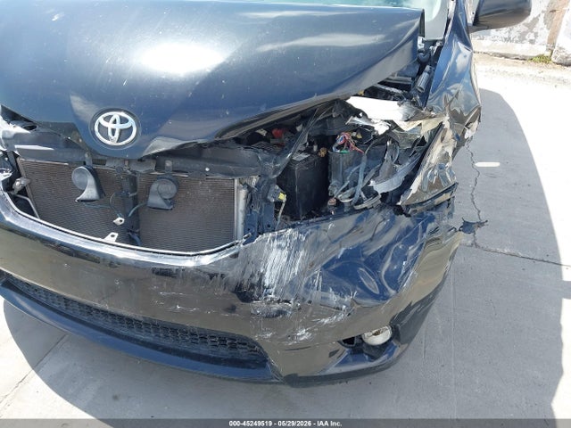 Toyota Sienna Xle V6