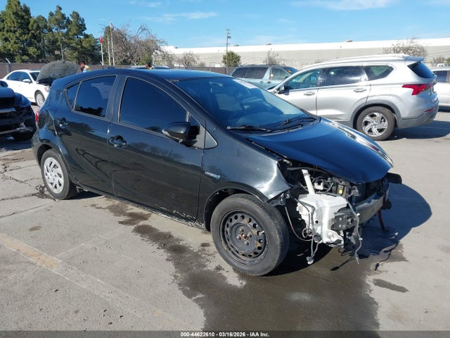 Salvage Toyota Prius c Image