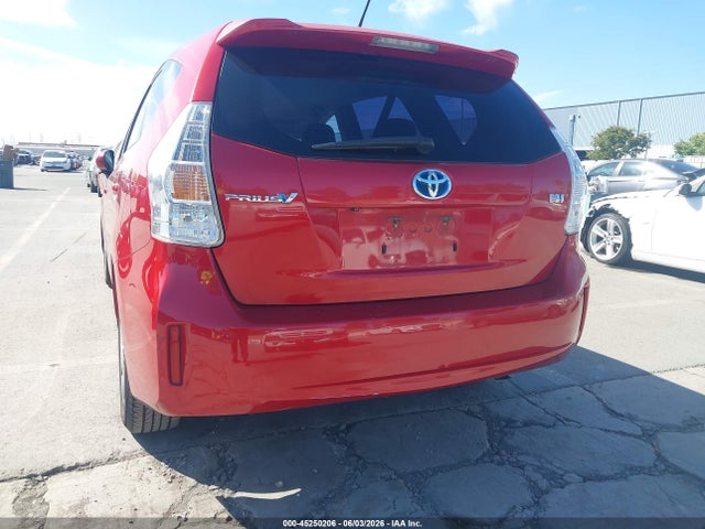 Toyota Prius v Two