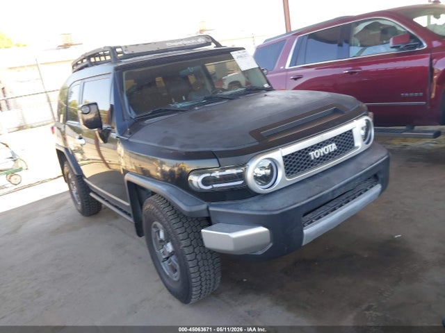 Salvage Toyota FJ Cruiser Image