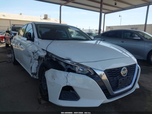 Salvage Nissan Altima Image
