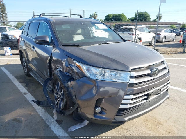 Salvage Toyota Highlander Image