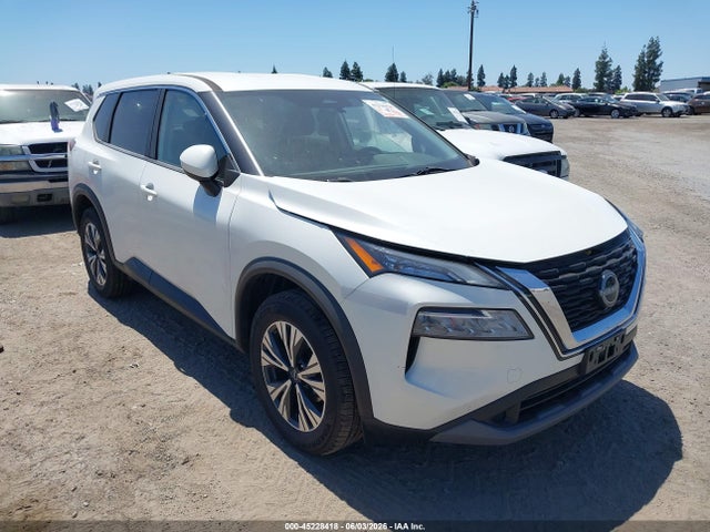 Salvage Nissan Rogue Image