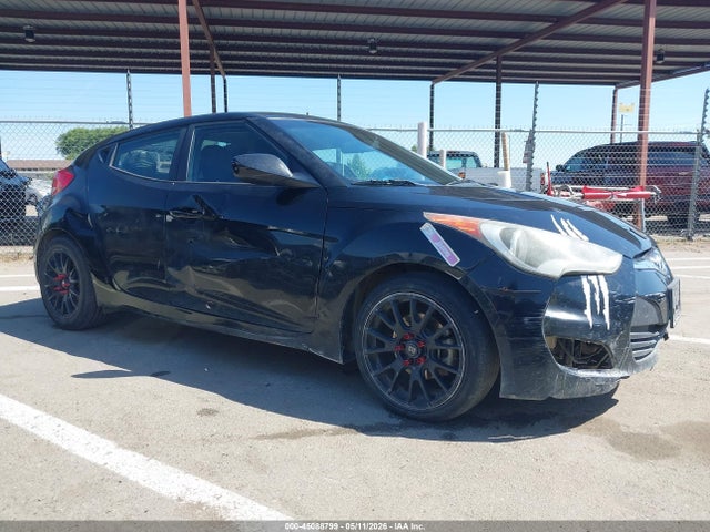 Salvage Hyundai VELOSTER Image