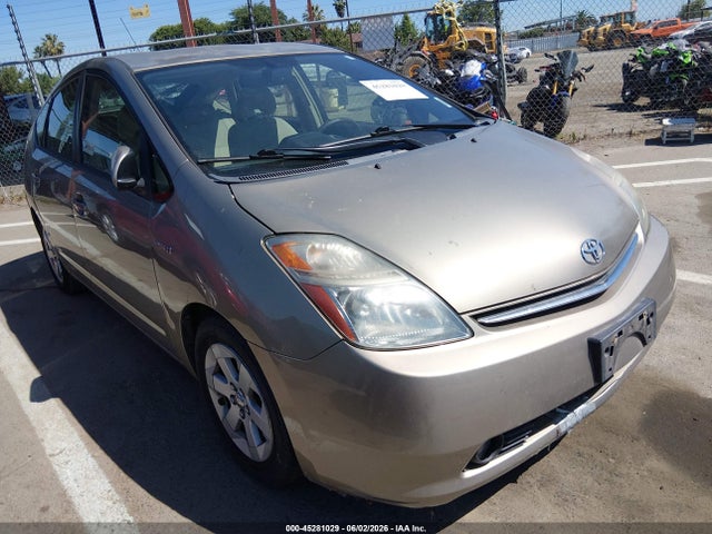Salvage Toyota Prius Image