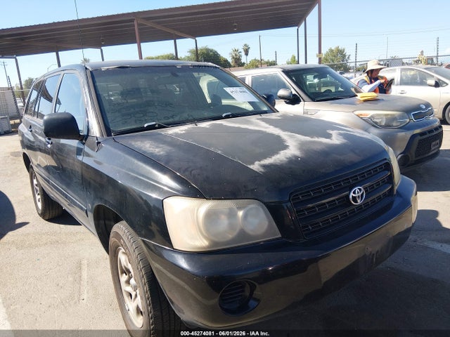 Salvage Toyota Highlander Image
