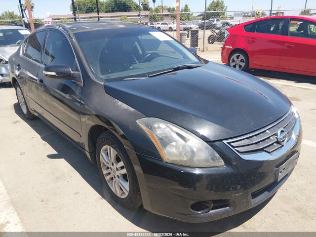 Salvage Nissan Altima Image