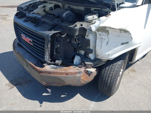 GMC Savana Standard