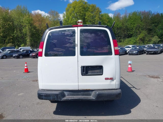 GMC Savana Standard