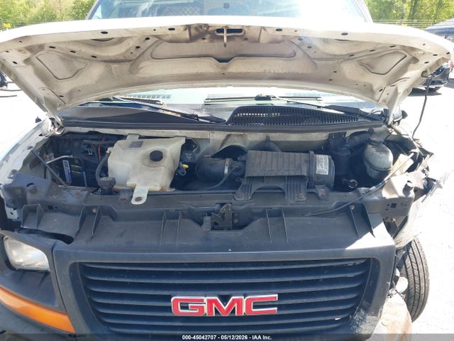 GMC Savana Standard