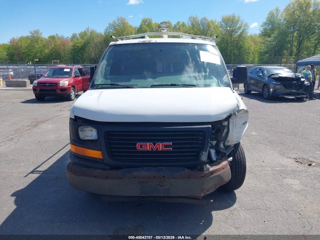 GMC Savana Standard