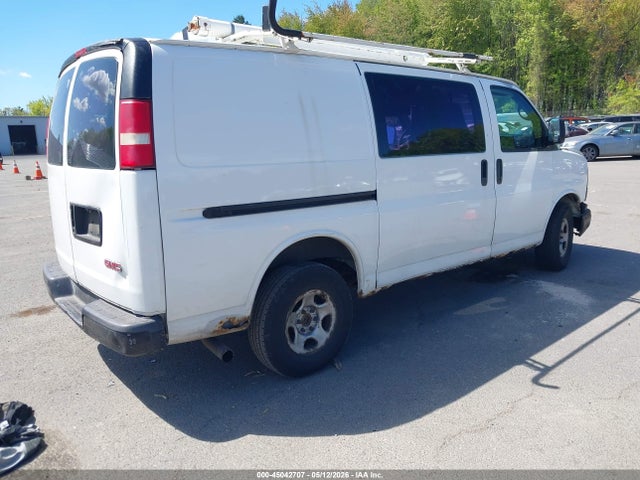 GMC Savana Standard