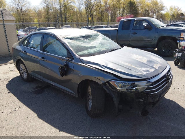 Salvage Volkswagen Jetta Image