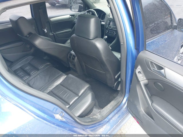 Volkswagen Golf 4-door