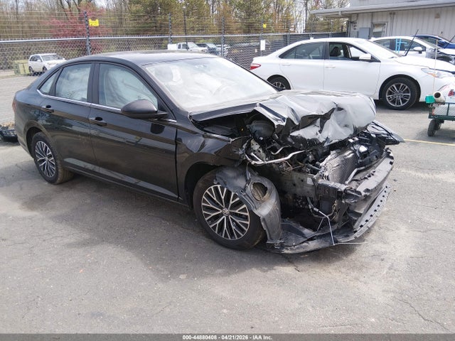Salvage Volkswagen Jetta Image