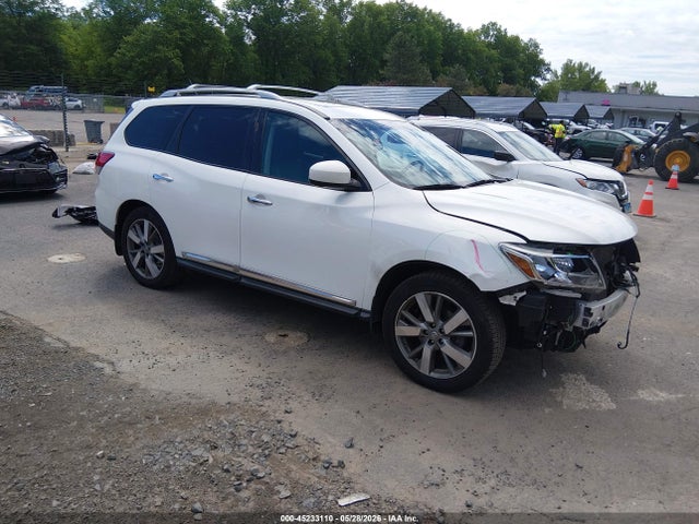 Salvage Nissan Pathfinder Image