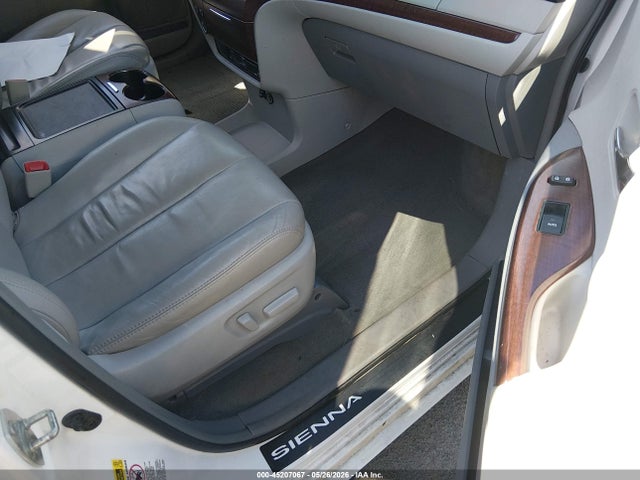 Toyota Sienna Xle V6 8 Passenger